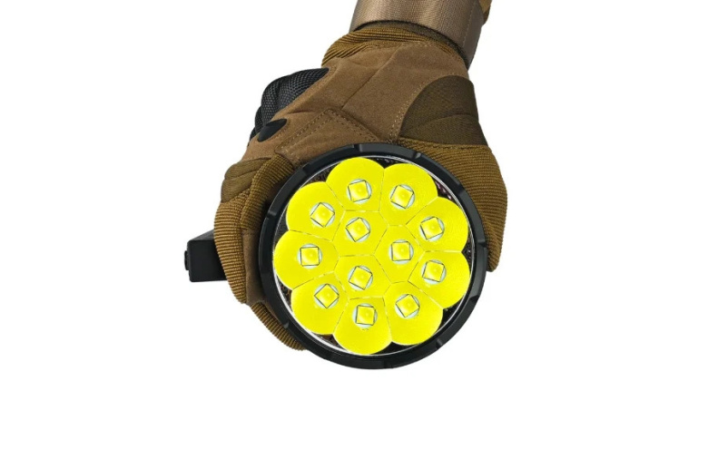 〜最終値下〜ACEBEAM E75 6500K 4500lm Amazon.co.jp: Acebeam E75 クアッドコア 高性能充電式懐中電灯